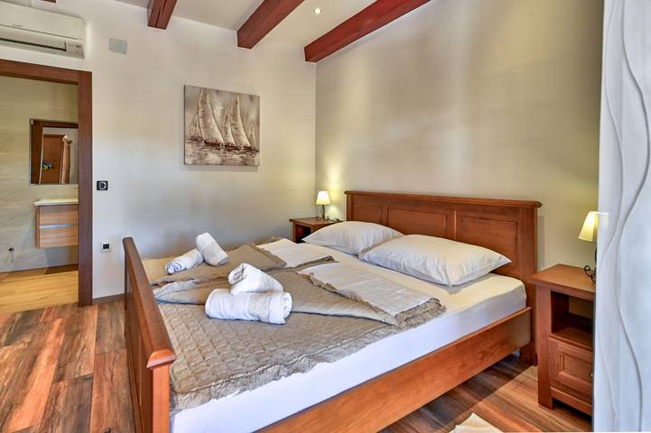 Villa pour 10 personnes, avec Jardin ainsi que Piscine et Vue à Biograd na Moru
