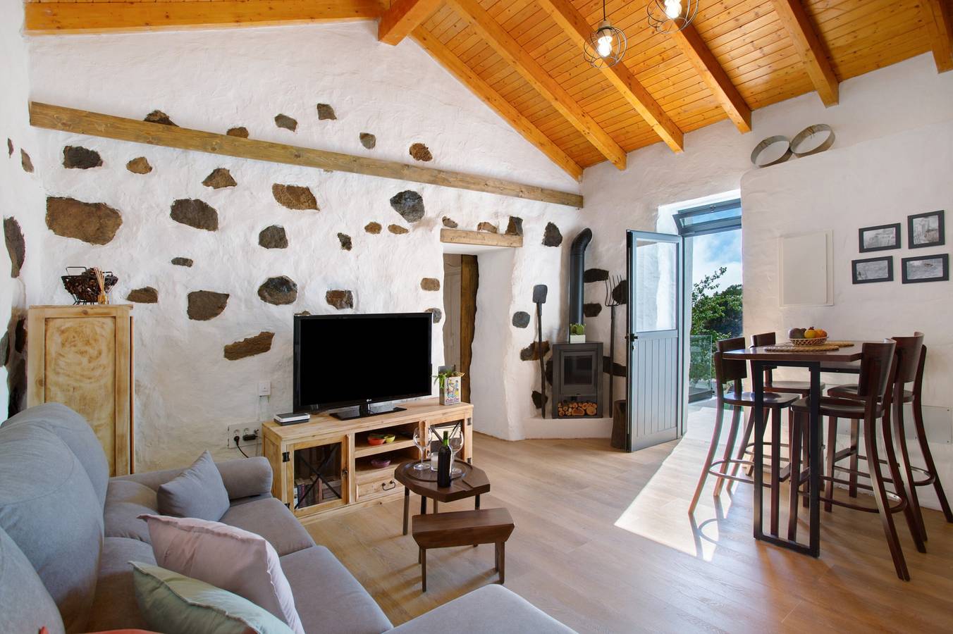 Casa Tito Y Teresita' avec vue sur la mer, terrasse privée et Wi-Fi in Cueva Grande, Vega de San Mateo
