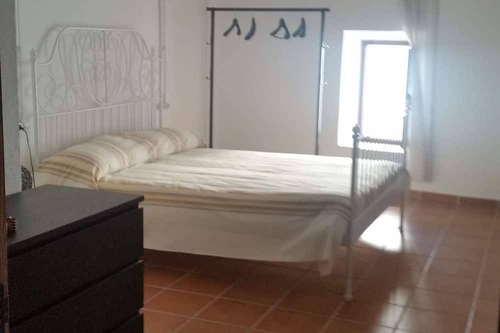 Casa típica andaluza en pueblo en los montes de Málaga, a 15 km de la playa in Almáchar, Provincia de Málaga