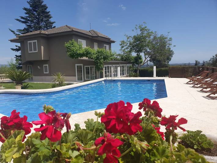 Casa rural para 13 personas, con Balcón además de Terraza y Jardín en Alto Campo