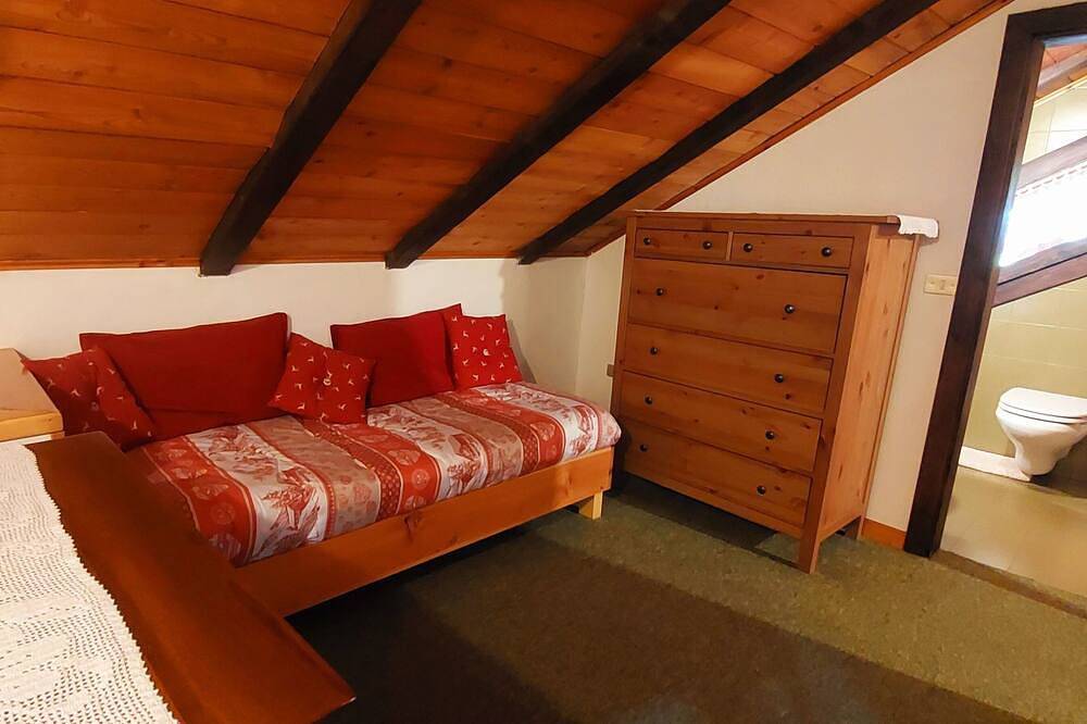 Chalet - Mas Dele Strie - 8 beds, 3 bedrooms, 3 bathrooms, dogs allowed- Dolomites in Dimaro, Dimaro Folgarida