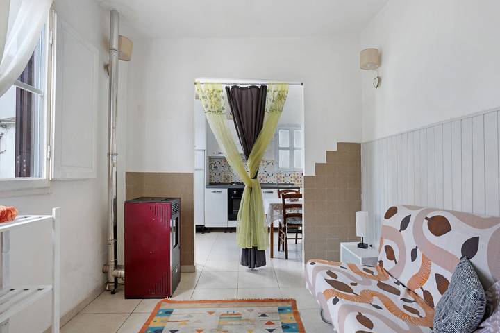 Entire apartment, Apartment 'Le Margotte - Rome' with Private Garden, Wi-Fi and Air Conditioning in Massarosa, Italian Riviera