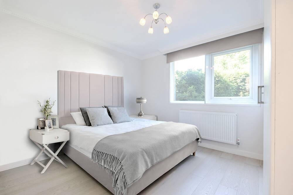 Entire apartment, Renovated Flat - Air conditioning/ Super King bed in Kensington and Chelsea, London