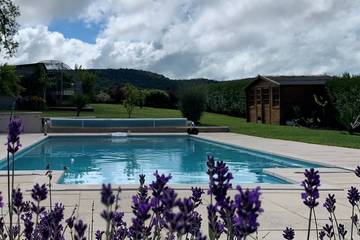 Gîte pour 12 personnes, avec sauna et terrasse ainsi que jardin et jacuzzi à Dompierre-sur-Mont