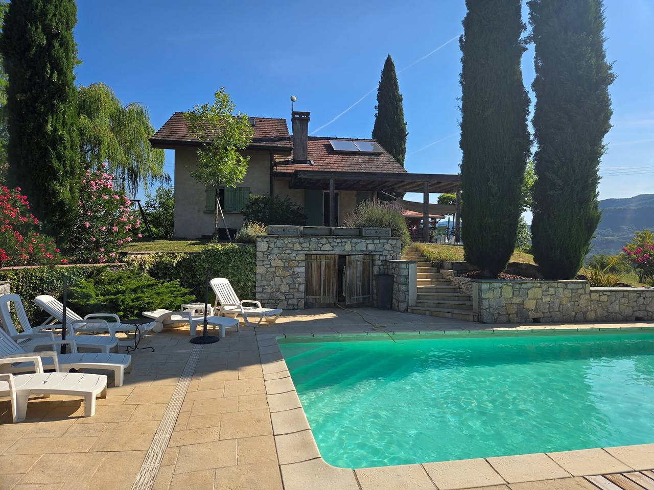 Casa de vacaciones «Maison Vacances Massignieu» con vistas a la montaña, piscina privada y Wi-Fi in Massignieu-de-Rives, Belley