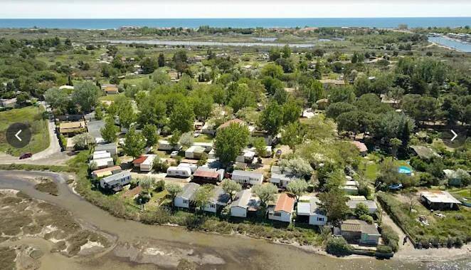 Camping pour 4 personnes, avec terrasse et jardin, animaux acceptés à Marseillan - 3