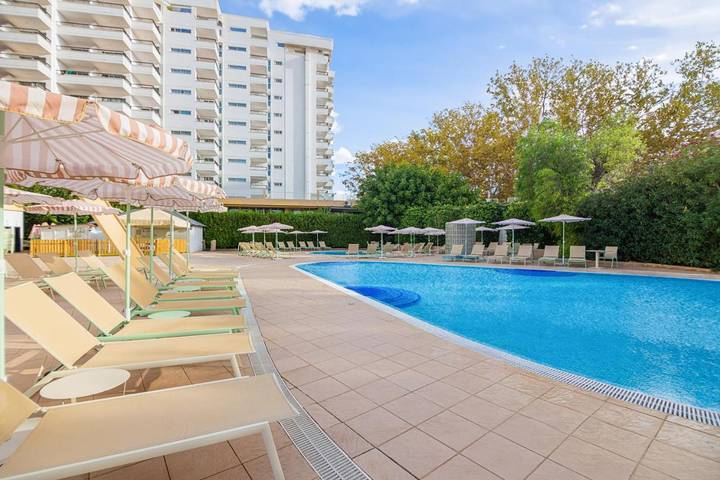 Hôtel pour 3 personnes, avec vue ainsi que piscine et jardin à Magaluf - 4