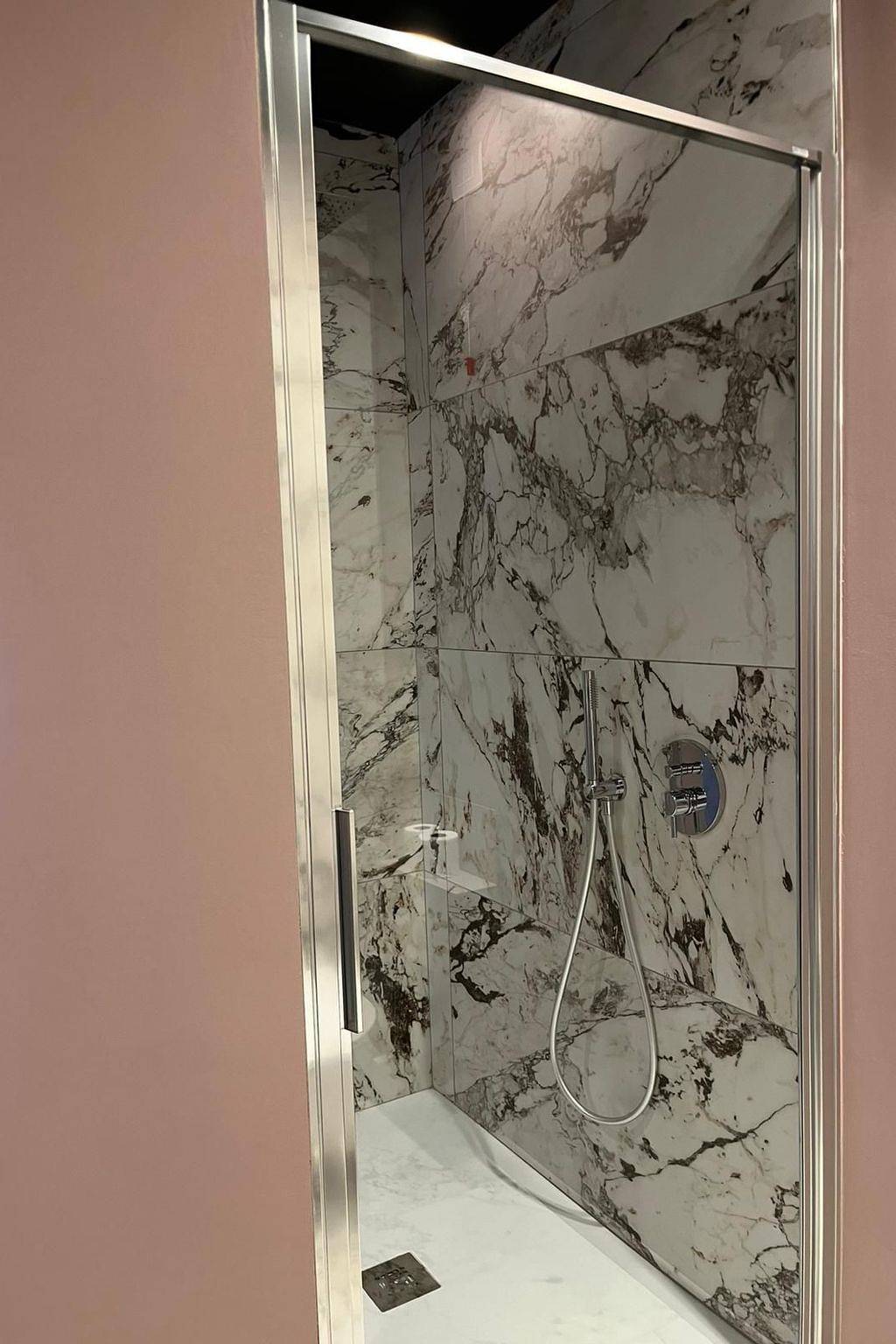 Appartement entier, Wohnung 'App Superior' mit privatem Jacuzzi in Castro (Iseo), Lac d'Iseo