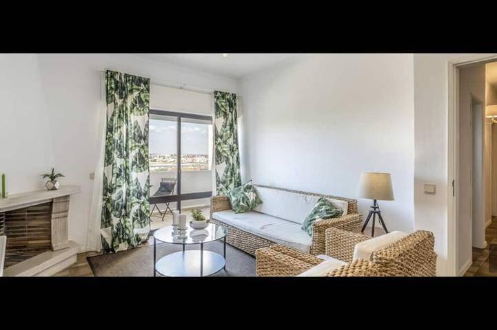 Vacation rental for 5 people, with balcony in Algarve