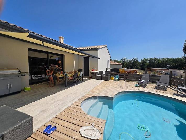 Location de vacances pour 7 personnes, avec piscine ainsi que terrasse et jardin à Donzère - 3