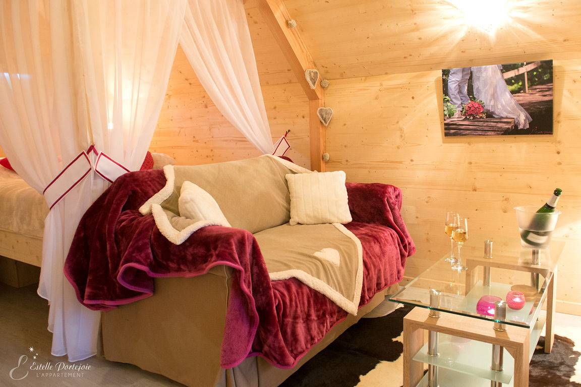 La cabane Spa de Céline - la Petite Sapinière in Voussac, Allier