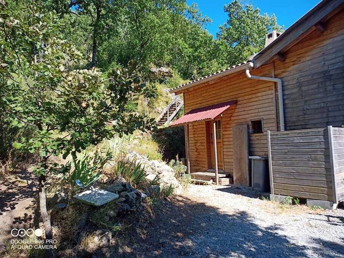 Gîte pour 5 personnes, avec piscine et jardin ainsi que bassin pour enfant et vue, animaux acceptés à Rogue