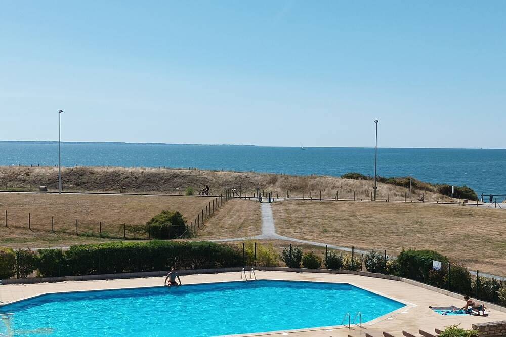 Appartement entier, Grand appartement avec 2 Chambres vue mer et piscine. Plage a 40 mètres. in Damgan, Côte des Mégalithes