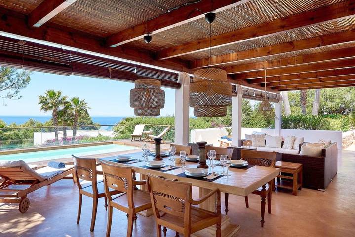 Ferienhaus für 9 Personen, mit Balkon und Terrasse sowie Garten und Pool