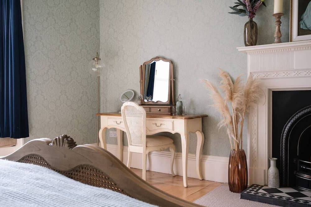 Villa by the Sea; Escape the Ordinary in Dundee, Angus