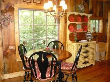 Log Cabin for 4 Guests in Highlands (NC), Macon County, Picture 2