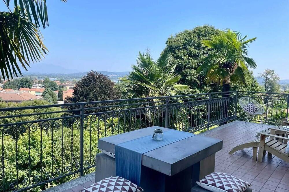 Apartamento entero, Homerez - Apartamento en Arona in Arona (Lago Maggiore), Municipio de Arona