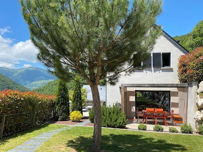 Location de vacances pour 6 personnes, avec vue et jardin à Cazaux-Debat