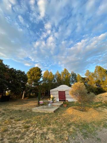 Tente pour 4 personnes, avec vue ainsi que jardin et terrasse, animaux acceptés dans l' Hérault
