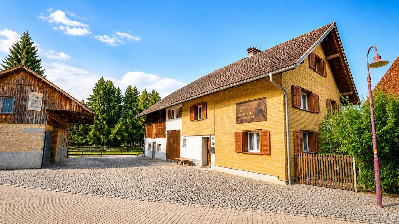 Crown Living Holiday Home "Zum Klettersteig" Bürs, up to 18 guests - Sauna - Climbing Wall - Ski & Bike Storage - Highspeed Wifi - Free Parking in Bürs, Rätikon Gebirgsgruppe
