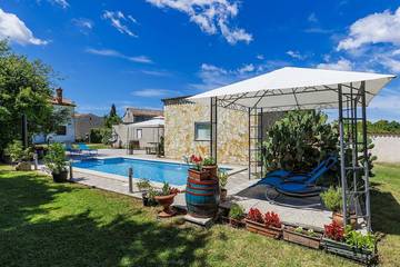 Ferienhaus für 6 Personen, mit Garten und Pool in Marčana