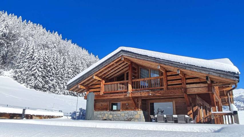 Chalet pour 10 personnes, avec balcon ainsi que jardin et piscine à Saint-Jean-de-Sixt