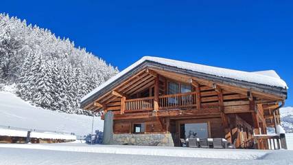 Chalet pour 10 personnes, avec balcon ainsi que piscine et jardin à Saint-Jean-de-Sixt