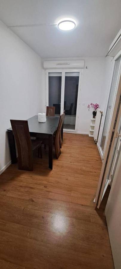 Location de vacances pour 2 personnes, avec Balcon et Terrasse à Trappes