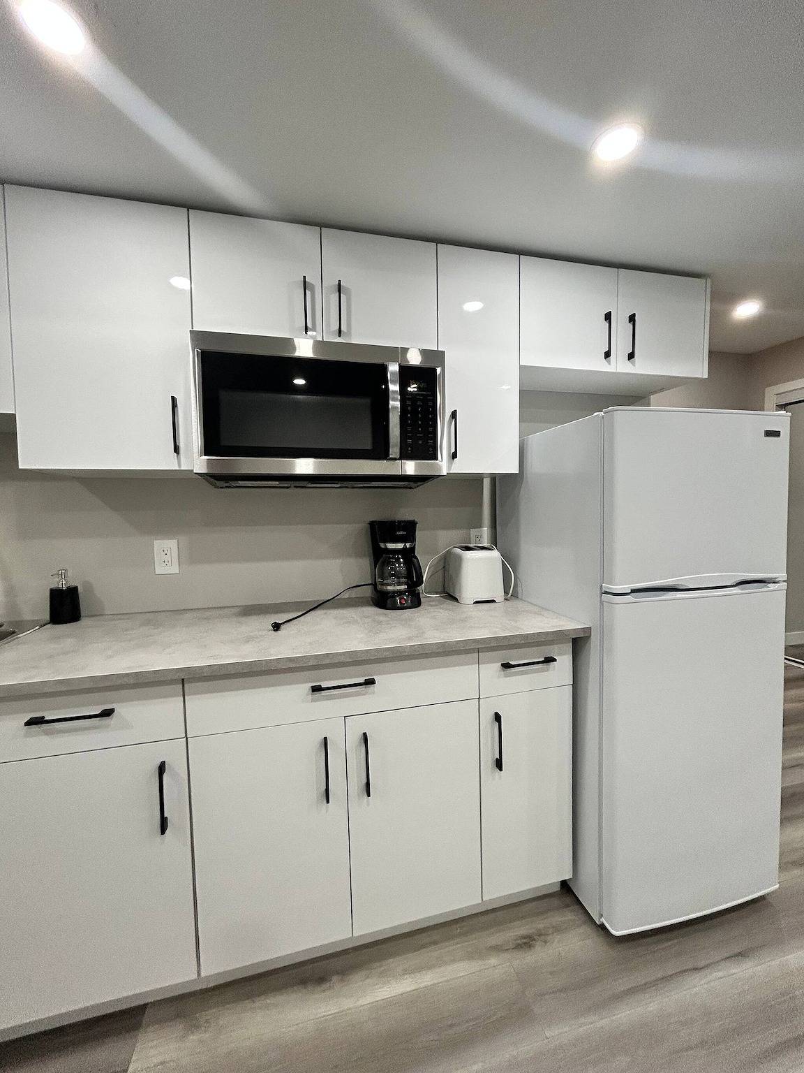 Amplia y elegante suite privada en el sótano in Waverley West, Winnipeg