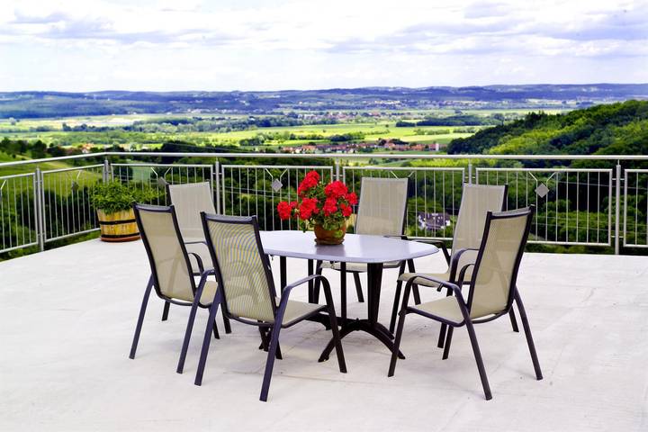 Ferienwohnung für 5 Personen, mit Balkon und Terrasse sowie Garten und Ausblick in der Oststeiermark - 2