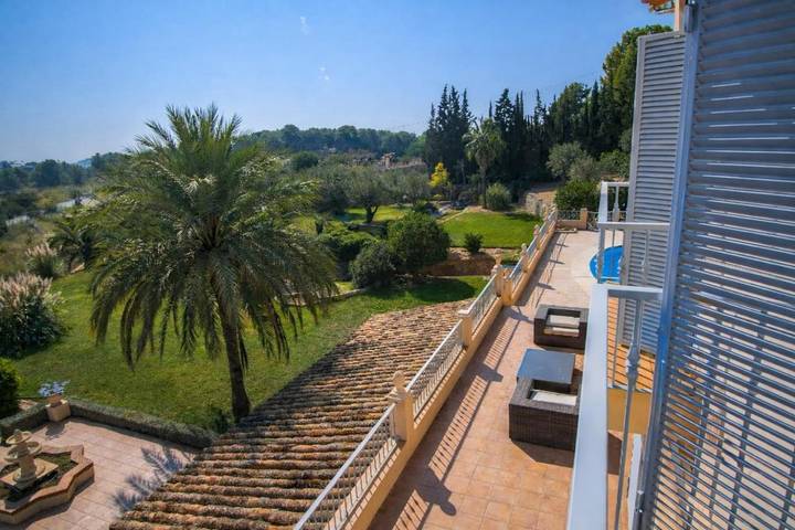 Chalet para 15 personas, con jacuzzi además de piscina y jardín en Marina Baja - 2