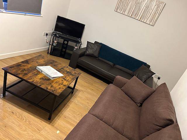 Large Shoreditch, Hoxton 3-Bed Garden Flat in Hackney, London