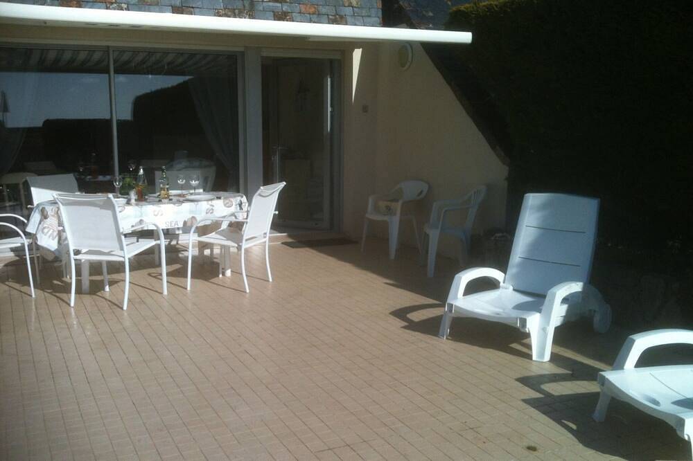 Appartement entier, Bord-mer, pas vis à vis, Rez-Jardin, Terrasse. park. privé, orienté Sud, Confort in Damgan, Côte des Mégalithes