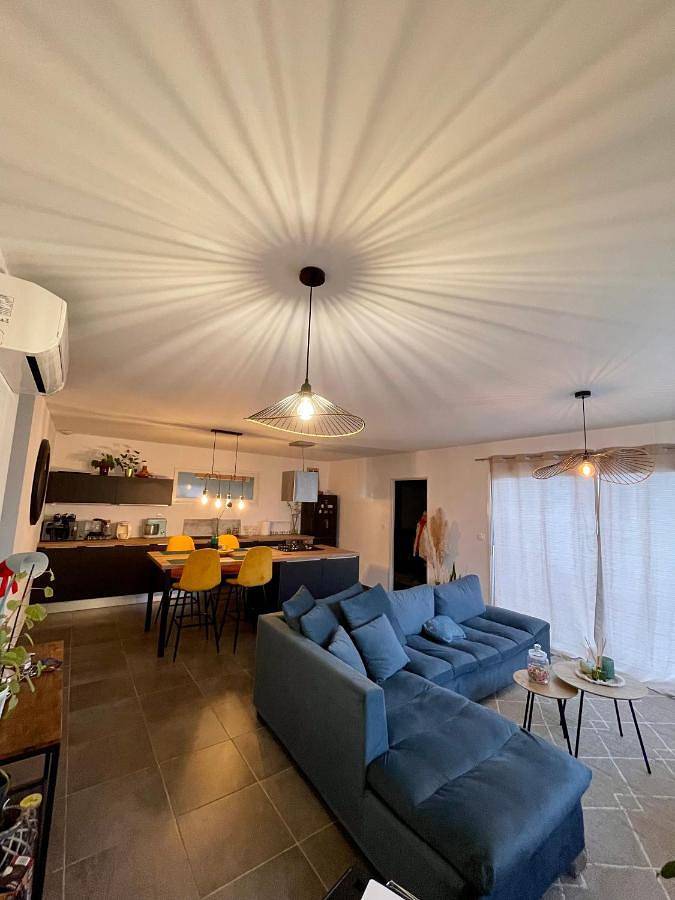 Location de vacances pour 3 personnes, avec jardin ainsi que vue et terrasse à Saint-Christol-lès-Alès