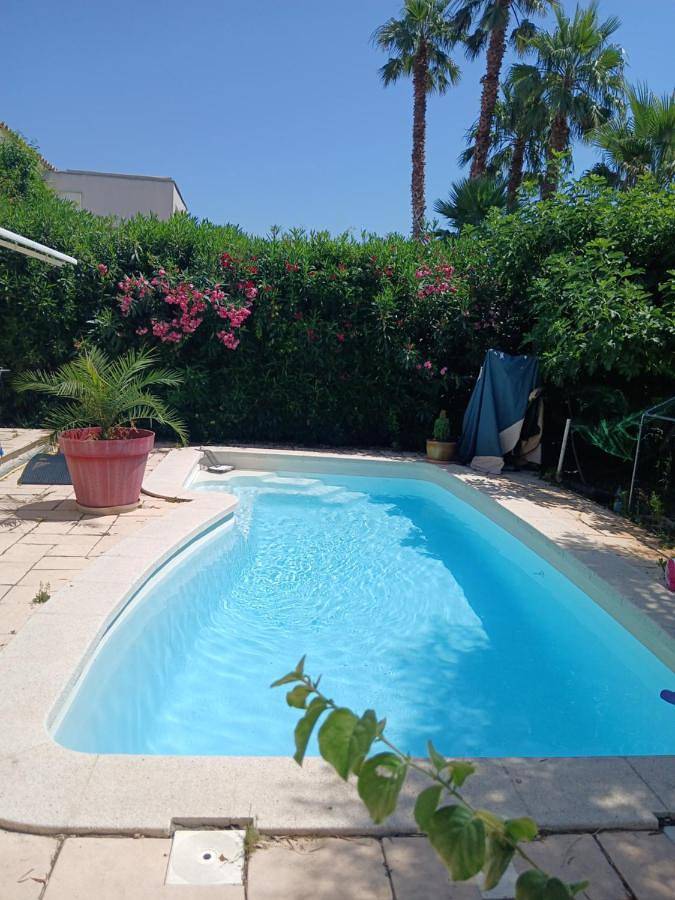 Appartement de vacances pour 2 personnes, avec jardin ainsi que piscine et vue