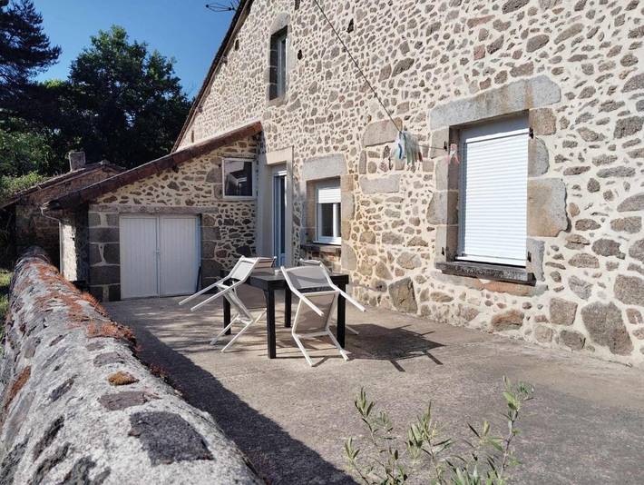 Gîte pour 2 personnes, avec jardin et vue, animaux acceptés à Saint-Estèphe (Dordogne)