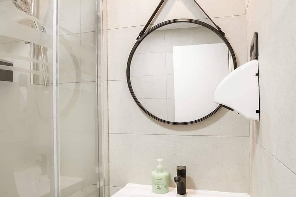 Sunny Double Room with Bathroom Gran Via | R131S in Centro (Madrid), Madrid