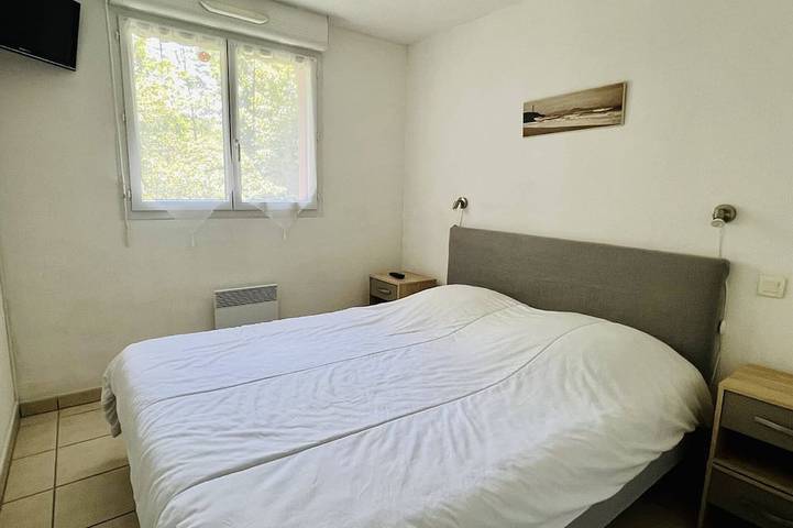 Entire apartment, Cambo: Comfortable T2 Apartment with Wifi and Parking in Cambo-les-Bains, Bayonne region