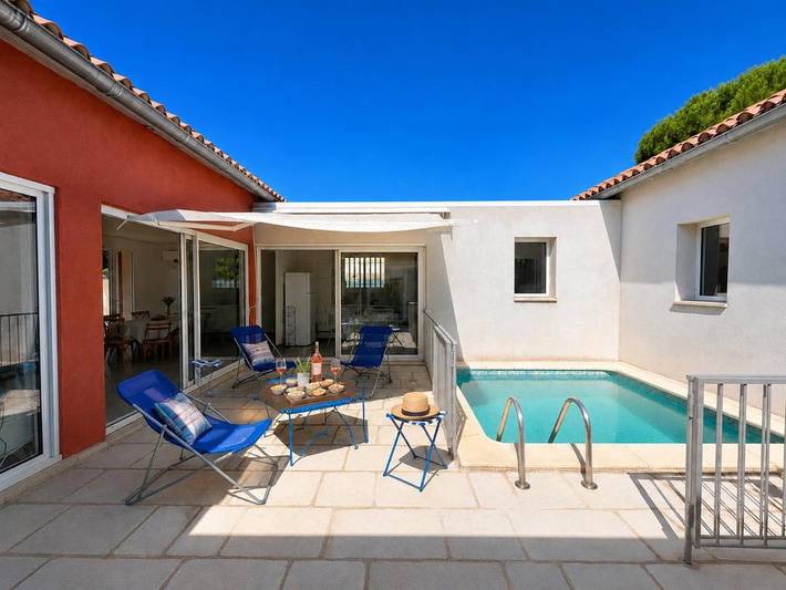 Chalet para 10 personas, con jardín además de piscina y terraza - 1