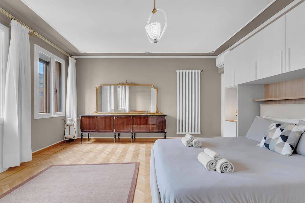 Ganze Wohnung, 2 Bedroom Family Apartment | 400mt from Old Bridge | A/C + Wifi in Bassano del Grappa, Vicenza Provinz