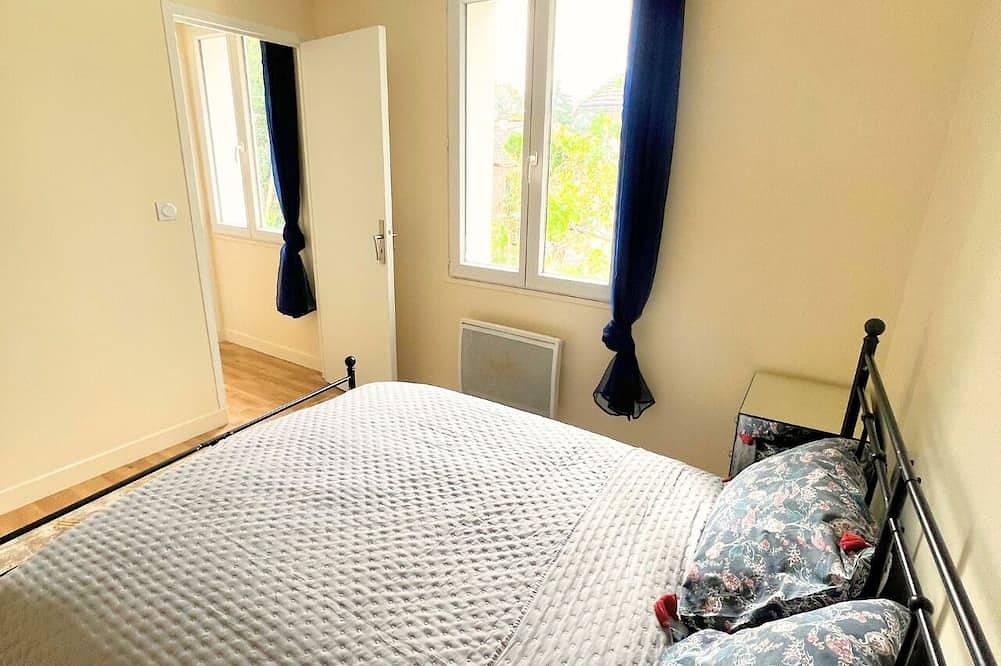 2 Bedroom Home: Stay 15min train ride from Paris with Wifi in Sarcelles, Val-d'Oise