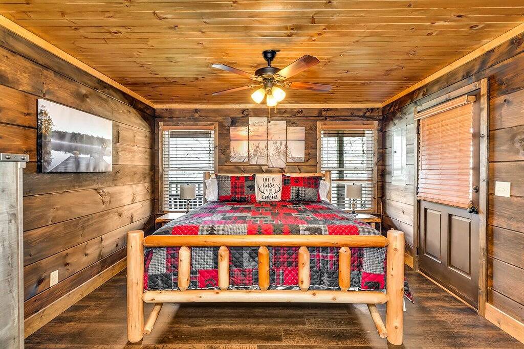 Log Cabin for 6 Guests in Lake Guntersville, Alabama