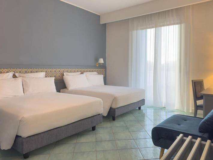 Hôtel pour 3 personnes, avec jardin et piscine à Torre del Greco - 4