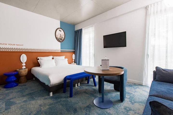 Hôtel pour 3 personnes, avec jardin et piscine dans Palais des Sports (Lyon)