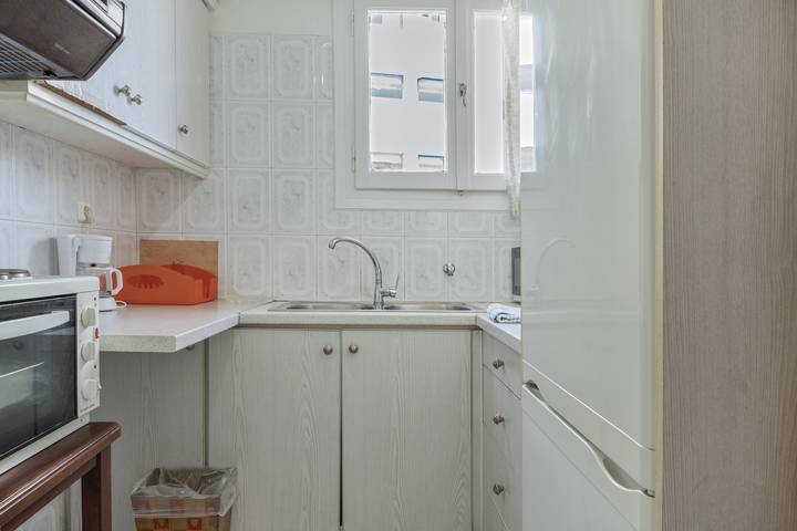 Appartement entier, Appartement 'Family, Enjoy Athens, Apt 90 Cm' avec jardin privé, Wi-Fi et climatisation in Section centrale d'Athènes, Athènes