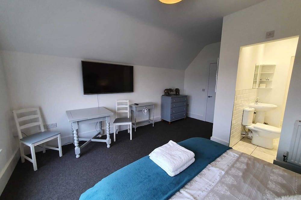 Riverdale House (4 bedrooms) Serviced Accomodation in Cleethorpes, Grimsby and Cleethorpes