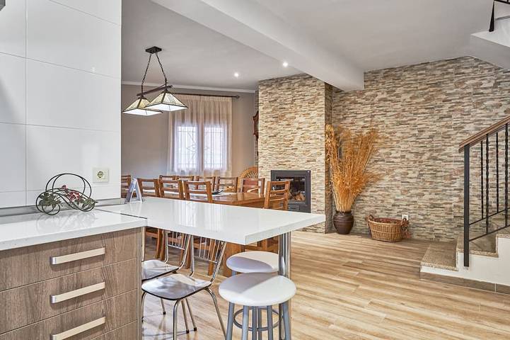 Casa rural para 12 personas, con balcón - 1