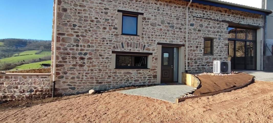 Location de vacances pour 12 personnes, avec jardin et vue à Neaux