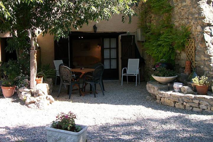 Appartement de vacances pour 2 personnes, avec jardin ainsi que terrasse et piscine