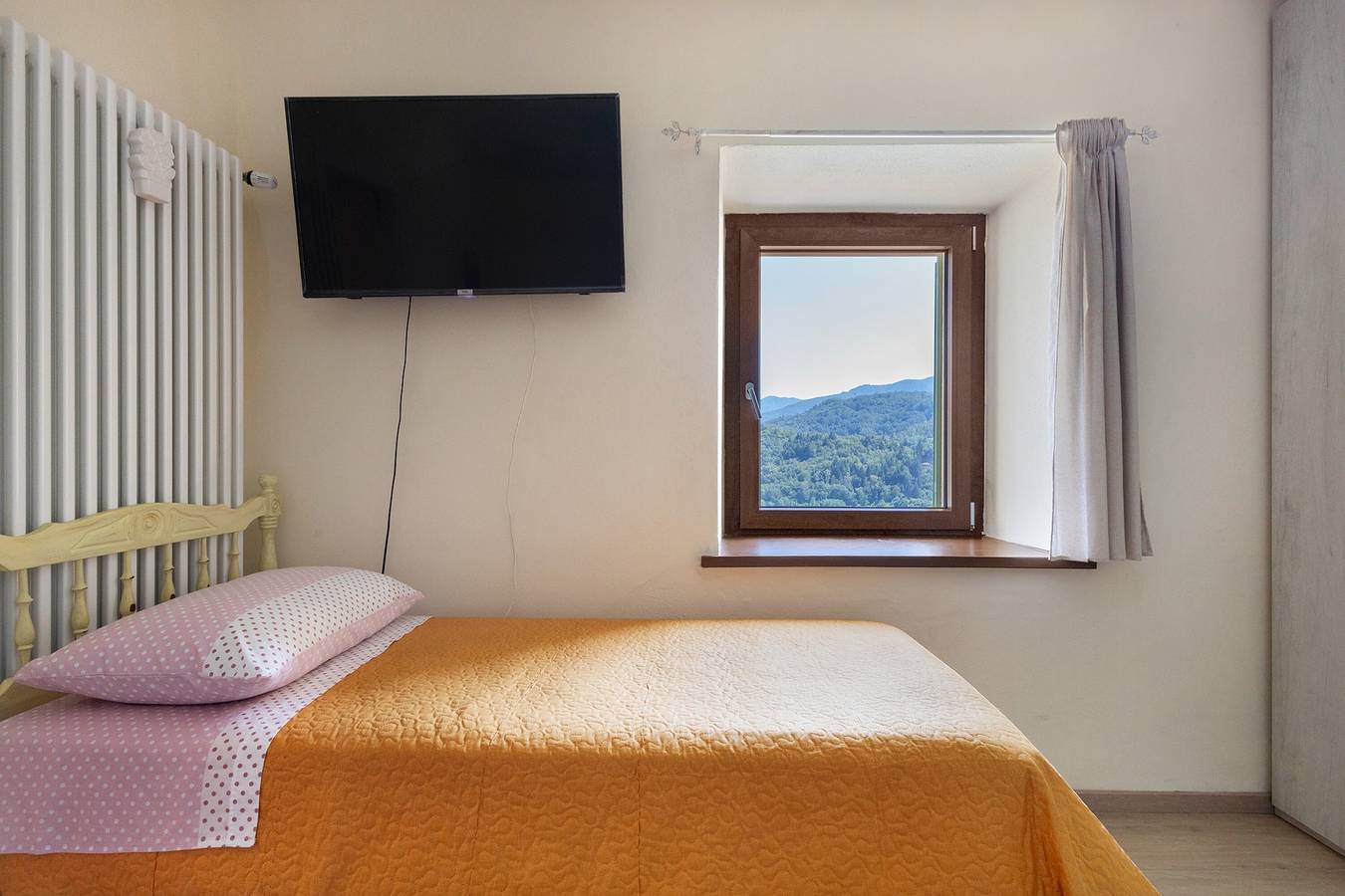 Maison de vacances « Stanza Comodità Piano Terra » avec vue montagne, piscine et jardin partagés in Pontremoli, Val di Magra